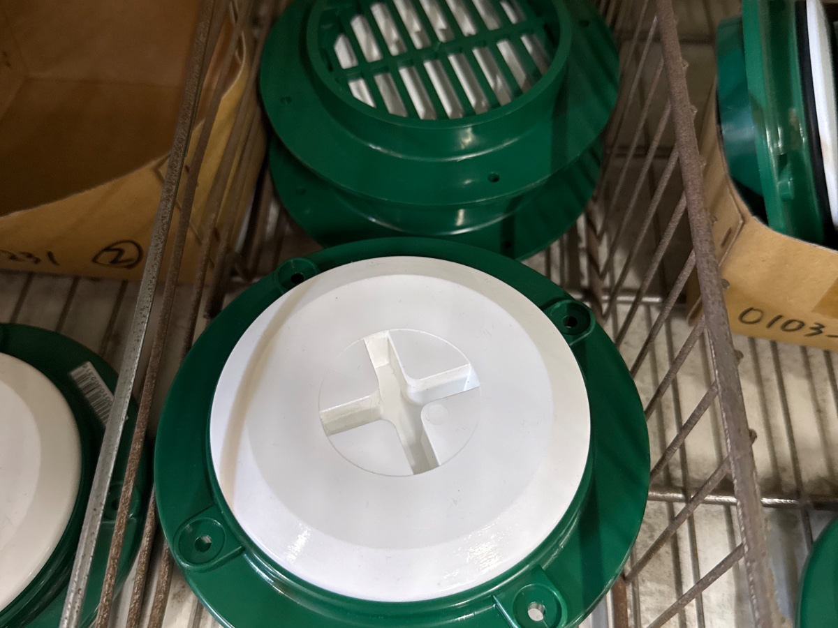 プラスチック 生簀スカッパ　新型